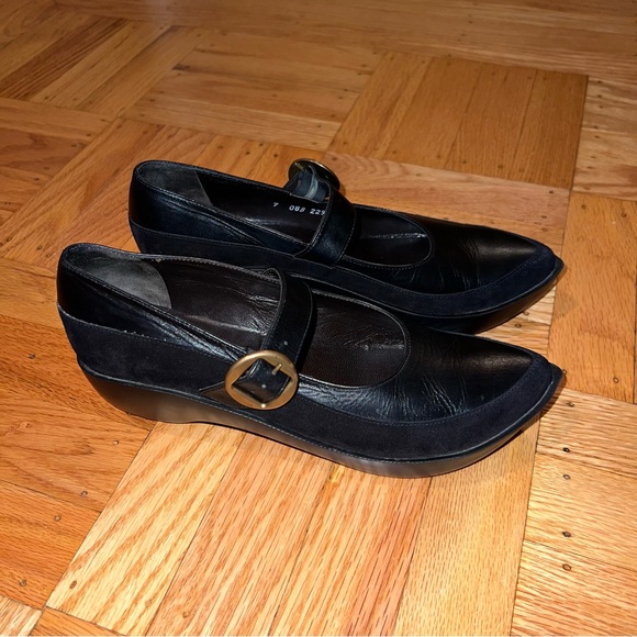 EUC Robert Clergerie sz 7 Black Point Toe Mary Jane Shoes - Picture 2 of 6